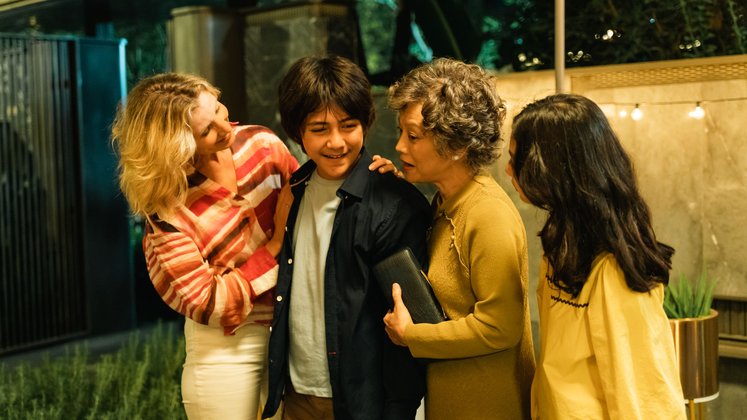 Moon, der Panda: Doch Tians Familie steht hinter ihm - besonders seine Oma und Schwester. Moon, der Panda: Doch Tians Familie steht hinter ihm - besonders seine Oma und Schwester.