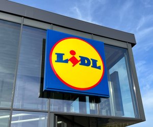 Für den Balkon: Die Lichterkette für 10 € von Lidl ist der absolute Trend