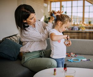 Eltern-Hack mit Haargummis: So wandeln wir Stress in 5 liebevolle Momente mit unserem Kind