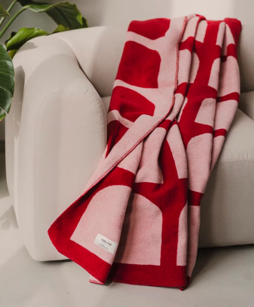 Kuschelabend - noo.ma Gilli - Baumwolldecke, rosa und kirschrot Kuschelabend - noo.ma Gilli - Baumwolldecke, rosa und kirschrot