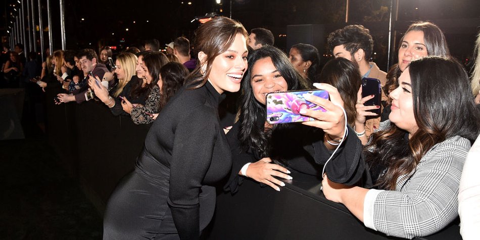 Starkes Vorbild: Ashley Graham begeistert mit Still-Foto ihre Fans Starkes Vorbild: Ashley Graham begeistert mit Still-Foto ihre Fans