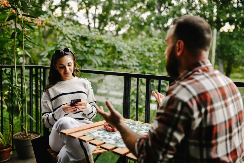 7 Verhaltensweisen, die dich sofort weniger intelligent wirken lassen 7 Verhaltensweisen, die dich sofort weniger intelligent wirken lassen