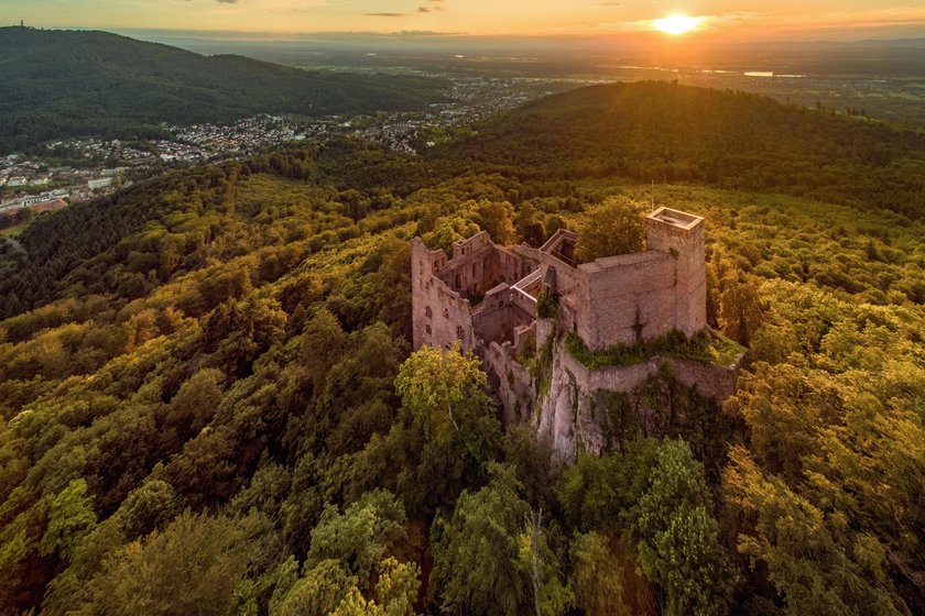 Luftansicht auf die Ruine von Burg Hohenbaden