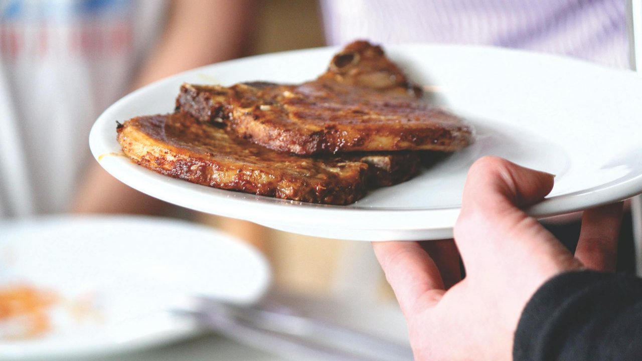 Täglicher Verzehr von Schweinefleisch ist ungesund. Täglicher Verzehr von Schweinefleisch ist ungesund.