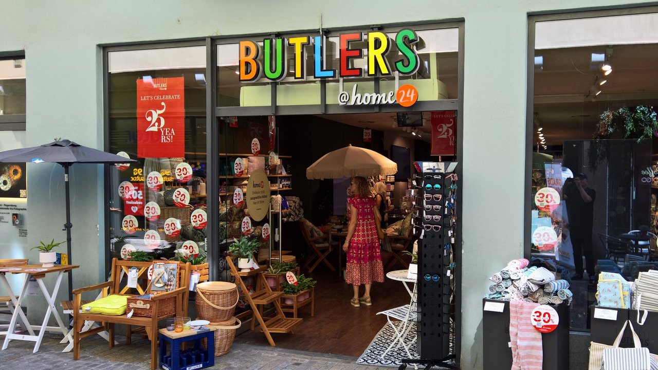 Ein Sparschwein ist altmodisch? Mit Butlers Spar-Lama zieht eine fetzige und niedliche Spardose bei dir ein. Ein Sparschwein ist altmodisch? Mit Butlers Spar-Lama zieht eine fetzige und niedliche Spardose bei dir ein.