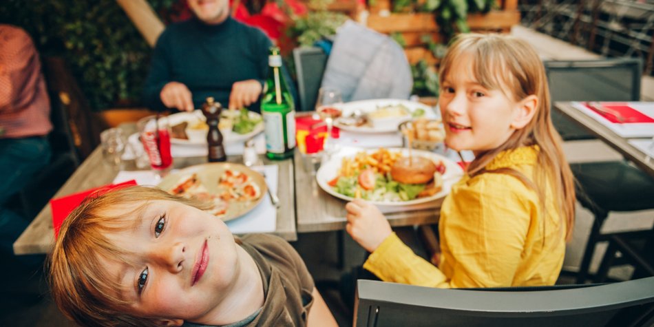 Kinder im Restaurant nerven Kinder im Restaurant nerven