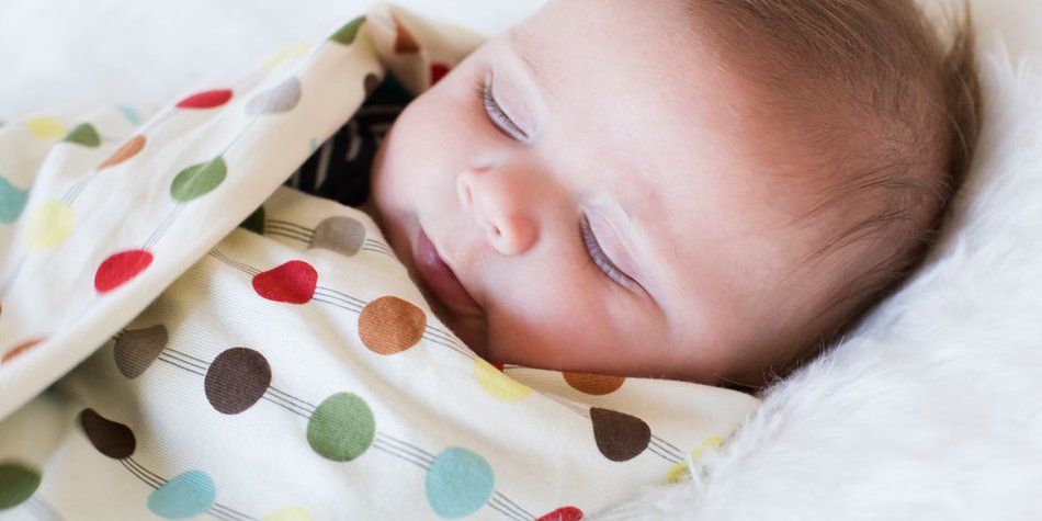 Baby pucken oder lieber nicht? Wovor Kinderärzte warnen und was Befürworter darauf antworten Baby pucken oder lieber nicht? Wovor Kinderärzte warnen und was Befürworter darauf antworten