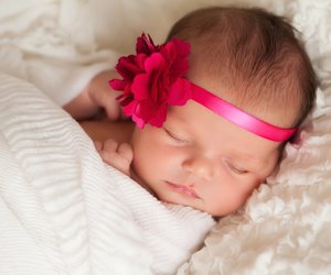 25 Baby-Namen, die für Blumen stehen