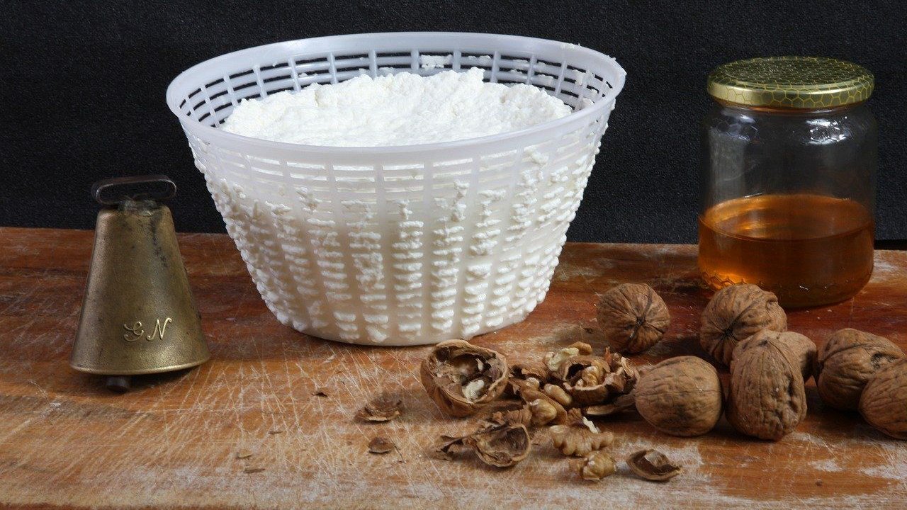 Ricotta ist eine schmackhafte Wahl für viele Rezepte, ob süß oder salzig.