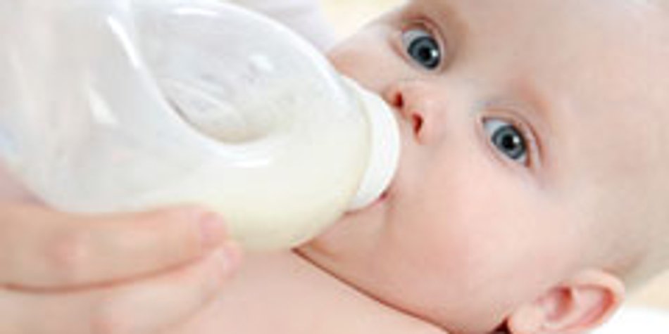 Stillen & Fläschchen im Wechsel: 2-Milch-Ernährung Stillen & Fläschchen im Wechsel: 2-Milch-Ernährung