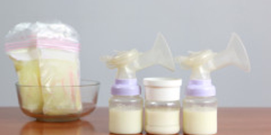 Muttermilch aufbewahren: Wie lagert man sie am besten? Muttermilch aufbewahren: Wie lagert man sie am besten?
