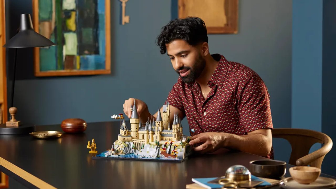 Das schmucke Hogwarts-Schloss aus LEGO ist wirklich eindrucksvoll und bietet viele Details.