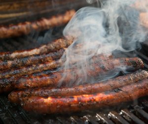 Darf man auf dem Balkon grillen? Das sollten Grill-Freunde unbedingt wissen