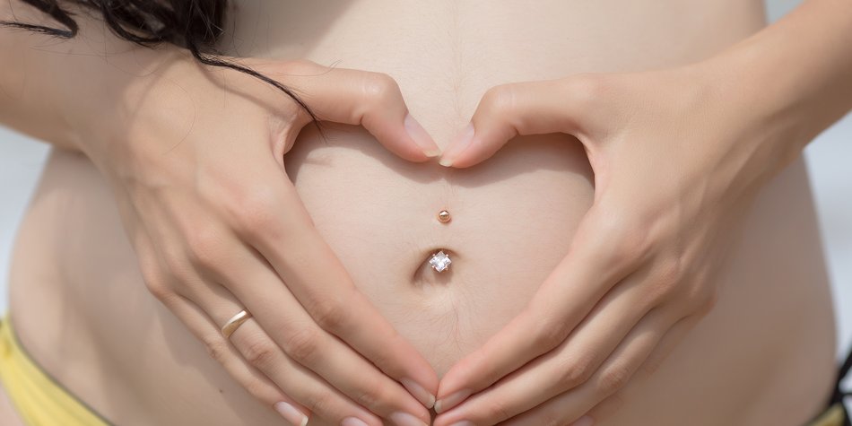 Schwangerschaftspiercing - So bleibt der Bauch geschmückt Schwangerschaftspiercing - So bleibt der Bauch geschmückt