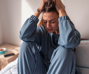 Psychologie: 5 Anzeichen, dass du als Kind auf Eierschalen laufen musstest