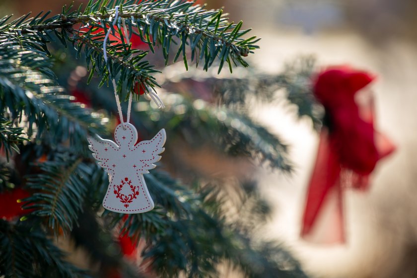 Boomer-Weihnachtsbaum-Deko, die out ist: Holzfiguren