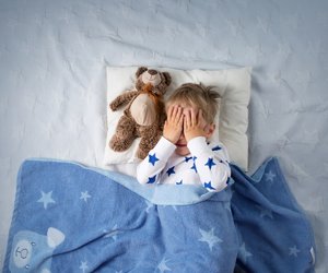 Das Kind hat Angst im Dunkeln? 5 Tricks wie eure Kinder bei Dunkelheit ruhiger schlafen