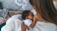Clusterfeeding: Warum dein Baby ständig an die Brust will