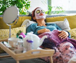 Wellness zuhause für Mamas: Die besten Entspannungsmasken von Kopf bis Fuß