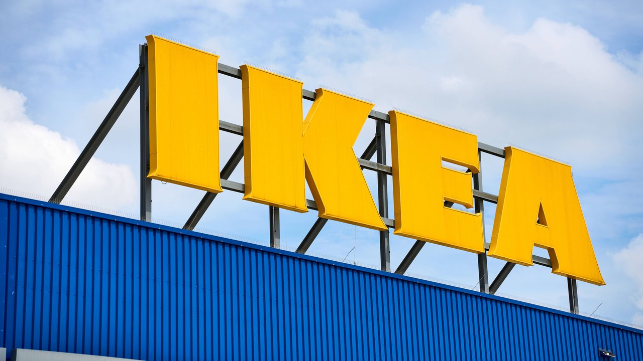 Das clevere IKEA-DIY schafft mehr Stauraum für Bücher im Kinderzimmer. Das clevere IKEA-DIY schafft mehr Stauraum für Bücher im Kinderzimmer.