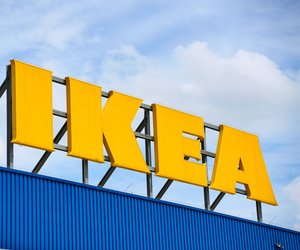 So einfach geht's: IKEA-Hack für ein stylisches DIY-Bücherregal im Kinderzimmer