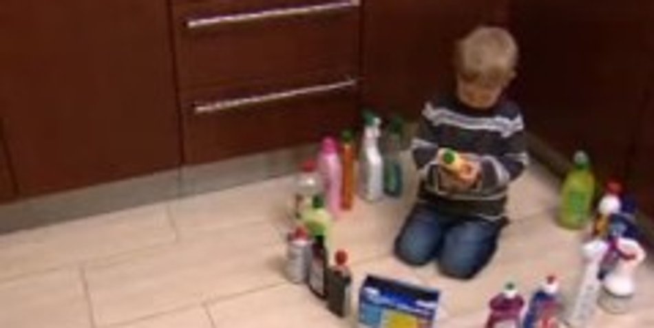 Erste Hilfe für Kinder: Was bei Vergiftungen zu tun ist Erste Hilfe für Kinder: Was bei Vergiftungen zu tun ist