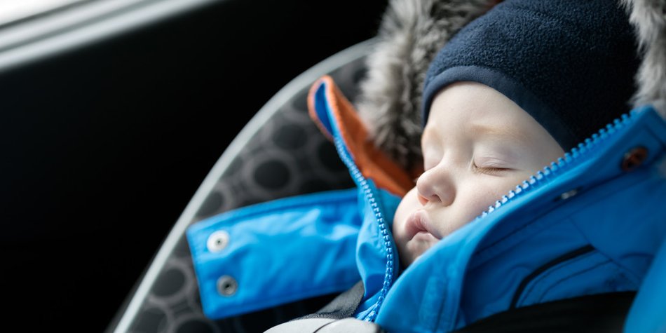 Darum sollten Kinder (und Erwachsene) im Auto keine Winterjacke tragen Darum sollten Kinder (und Erwachsene) im Auto keine Winterjacke tragen