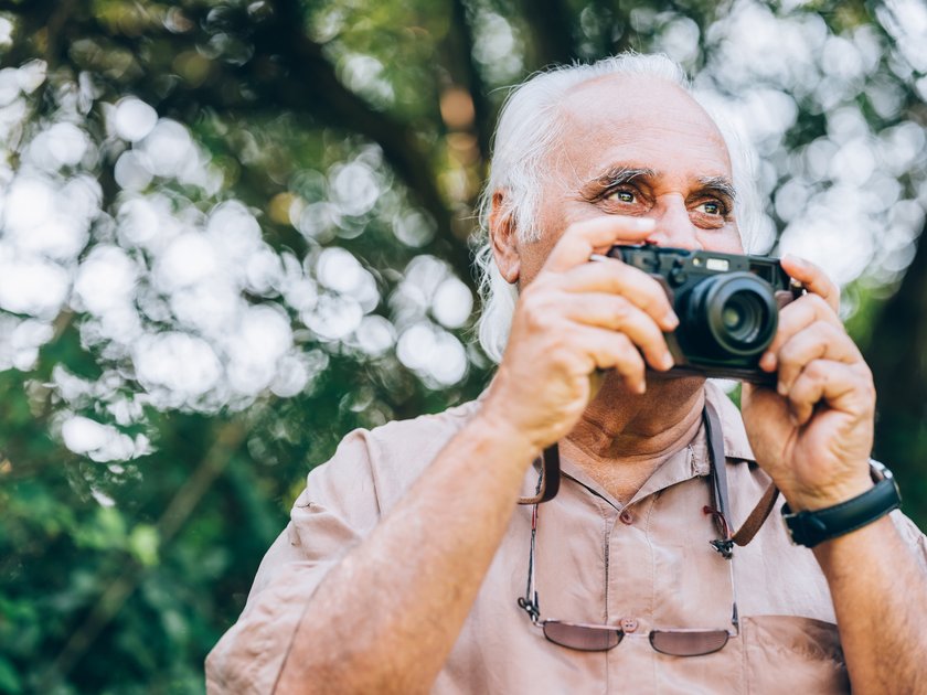 Boomer nutzt Digitalkamera