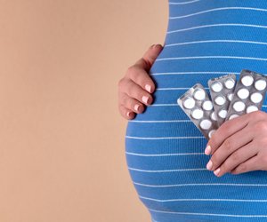 Antibiotika und Milch: Geht das in Schwangerschaft und Stillzeit?