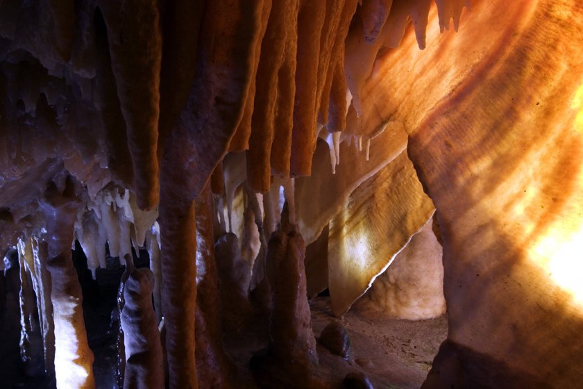 Fächerförmige Stalaktiten in der Binghöhle bei Streitberg