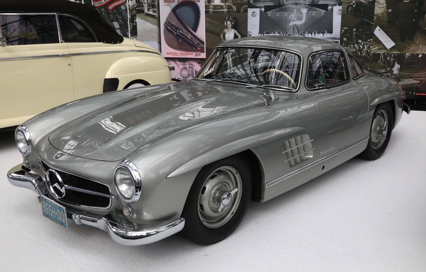 Der MERCEDES-BENZ 300SL GULLWING aus dem Jahr 1956. Der MERCEDES-BENZ 300SL GULLWING aus dem Jahr 1956.