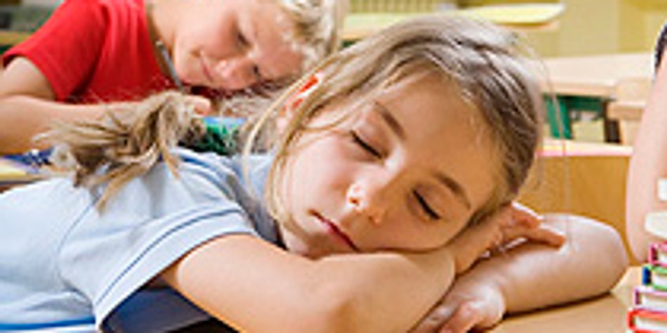 Schlafmangel: Beginnt die Schule zu früh? Schlafmangel: Beginnt die Schule zu früh?