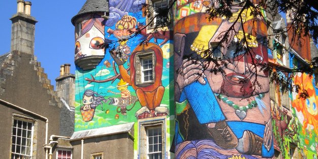 Mit Graffiti verziert: Dieses verrückte Schloss in Schottland müsst ihr gesehen haben