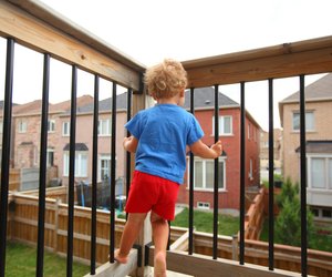 Balkon kindersicher machen: Mit diesen Tipps geht's ganz einfach
