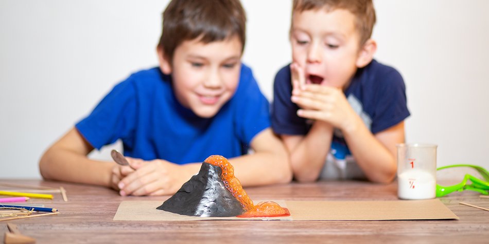 Wie entsteht ein Vulkan? Wenn ein Berg Lava spuckt Wie entsteht ein Vulkan? Wenn ein Berg Lava spuckt