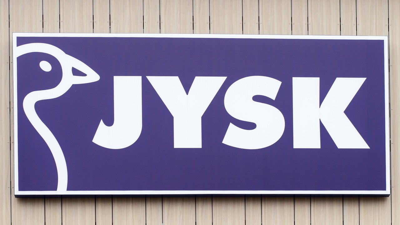 Bei Jysk gibt es jetzt das aus 100 % FSC-zertifiziertem Holz gefertigte Schneidbrett. Bei Jysk gibt es jetzt das aus 100 % FSC-zertifiziertem Holz gefertigte Schneidbrett.