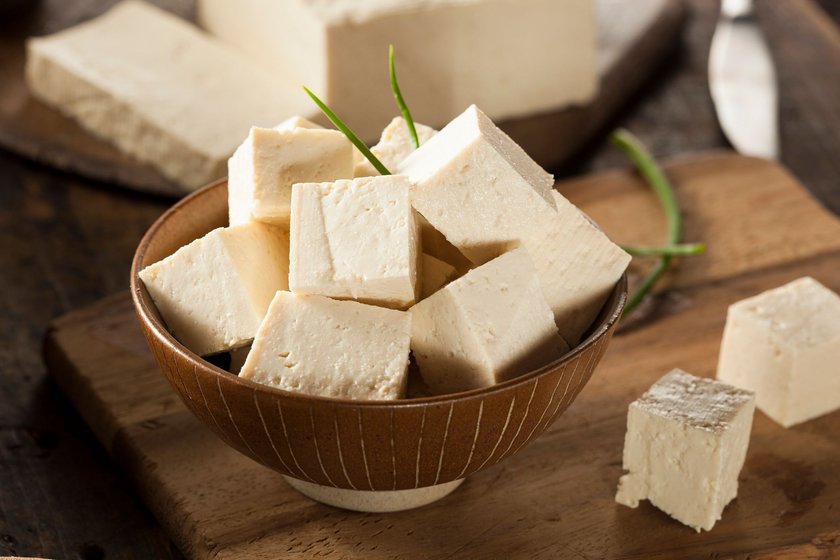 Fingerfood fürs Baby: Tofu lässt sich super als Fingerfood für Babys snacken. Bei Kleinkindern kann es auch gerne die geräucherte Variante oder sein mit Kräuter sein