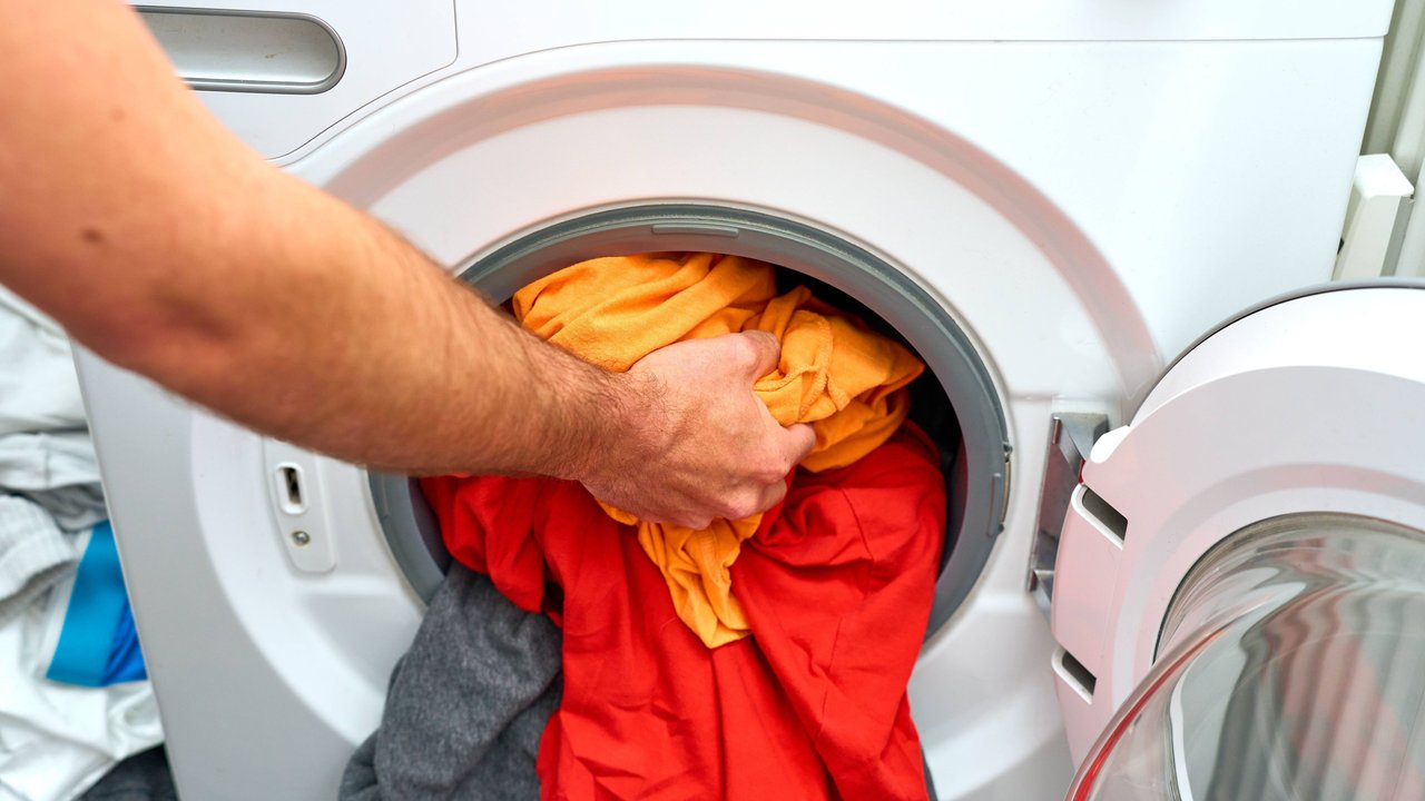 Wäschezeit? Dieser Wäschekorb von Jysk sorgt für Ordnung im Bad.