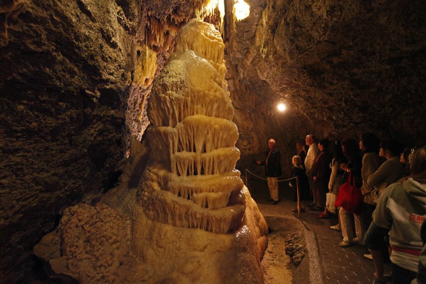 „Hochzeitstorte“ in der Tropfsteinhöhle Eberstadt