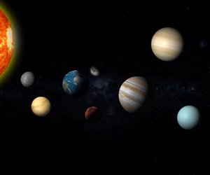 Wie viele Monde hat der Neptun und warum ist er blau?