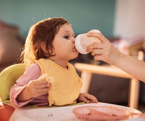 Wie lange Fläschchen geben? Das ist keine Frage des Alters