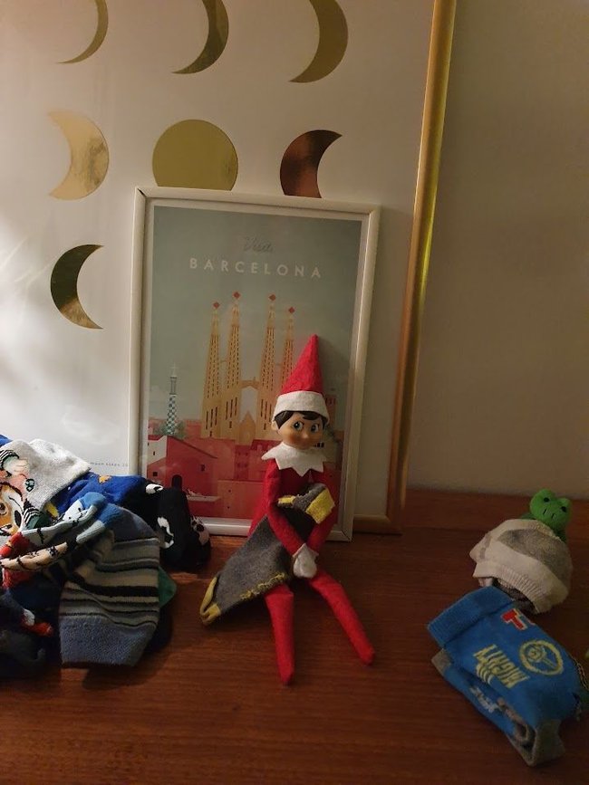 Elf on the Shelf: Socken legen