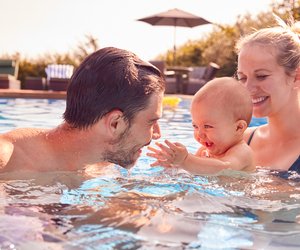 Urlaub mit Baby: 15 Tipps, wie ihr mit Baby entspannt verreist