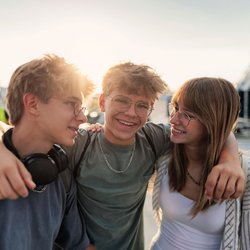 „Mama, ich bin kein Baby mehr!“ – Wie Überbehütung den Familienurlaub ruiniert
