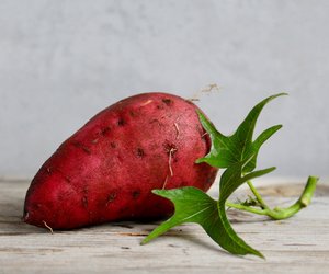 Süßkartoffel roh essen: Kann man das bedenkenlos machen?