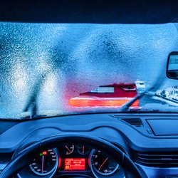 Winter-Gadget fürs Auto: Thermo-Scheibenschutz von Lidl für unter 5 €