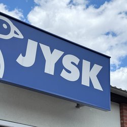 Jetzt bei JYSK: Diese 70 cm Outdoor-Laterne verzaubert mit stilvoller Eleganz