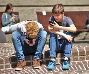 Was bedeutet „fly“ auf Deutsch? So wird der Slang-Begriff verwendet