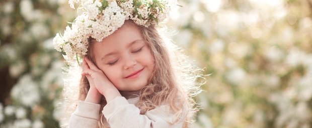 Blumennamen für Mädchen: 15 wunderschöne Ideen für dein Blumenkind