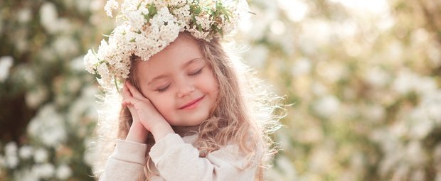 Blumennamen für Mädchen: 15 wunderschöne Ideen für dein Blumenkind